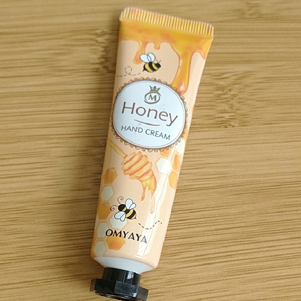 OMYAYA Honey Hand Cream - Peachy Beige Tube